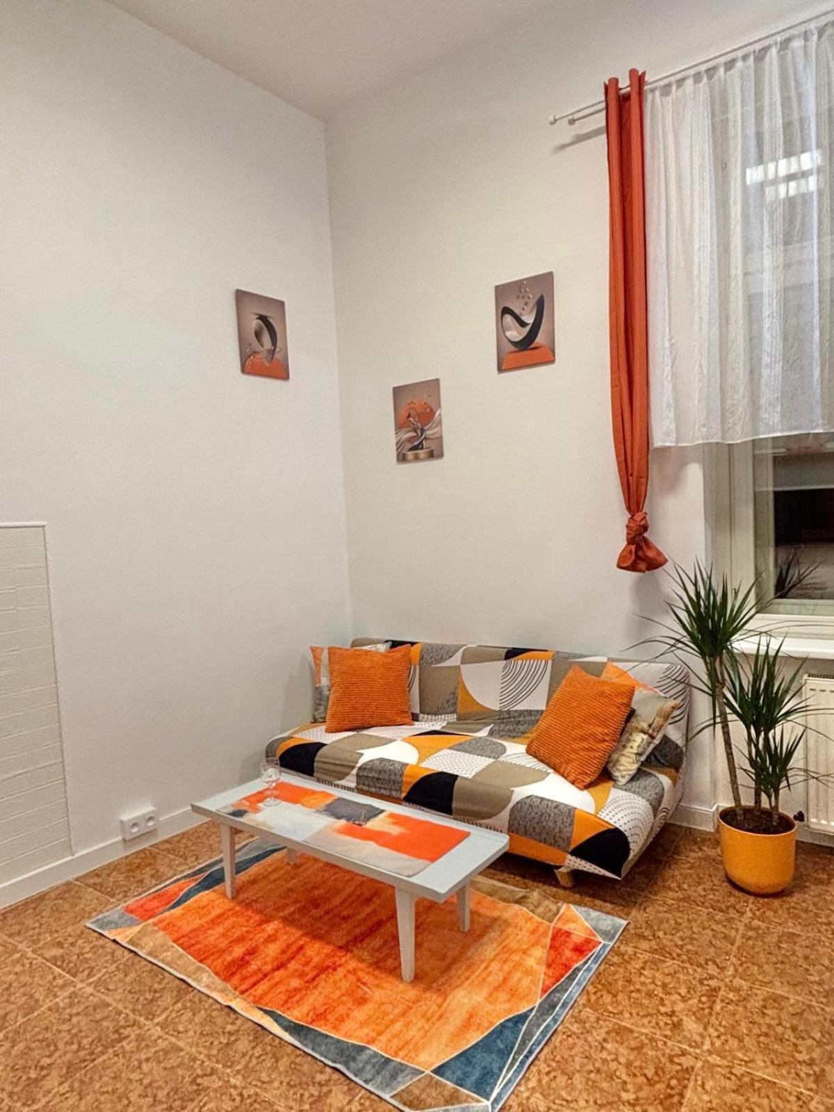 Museum Apartment *